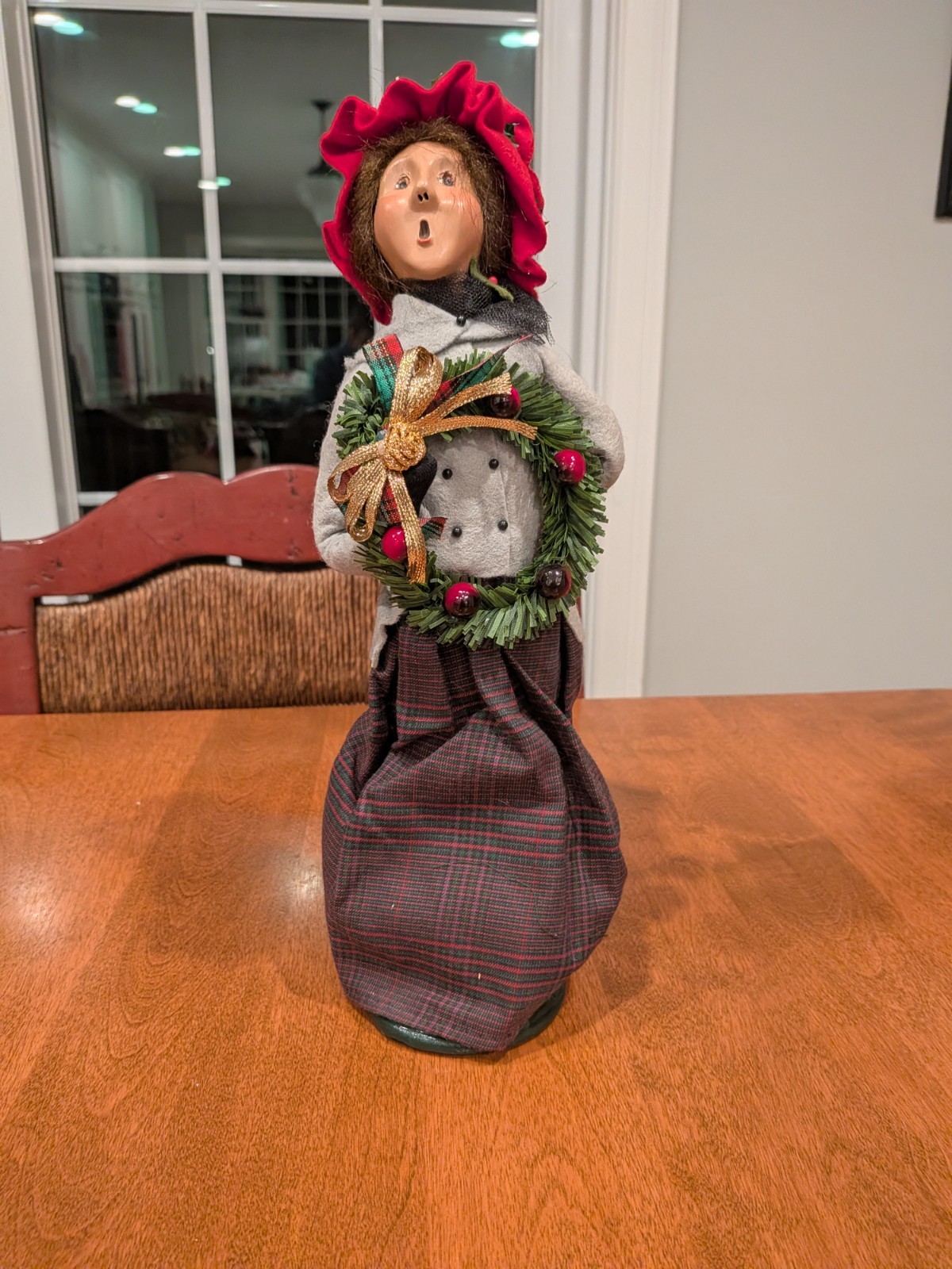 Byers Caroler Vintage 2001 Woman with Wreath and Red Hat Christmas