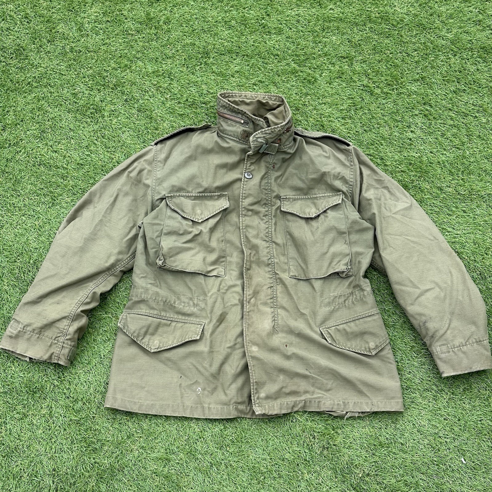 Vintage 1969 U.S. Army Vietnam Era M-65 Hooded Field Jacket Med Reg Vintage 1969 U.S. Army Vietnam Era M-65 Hooded Field Jacket Med Reg