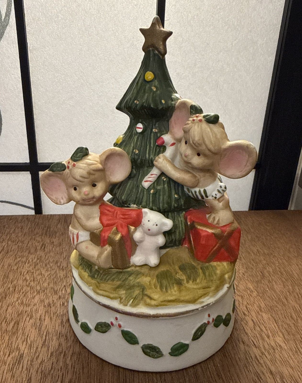 Enesco Music Box Mice Decorating Christmas Tree Deck The Halls 6.5 inches Vtg