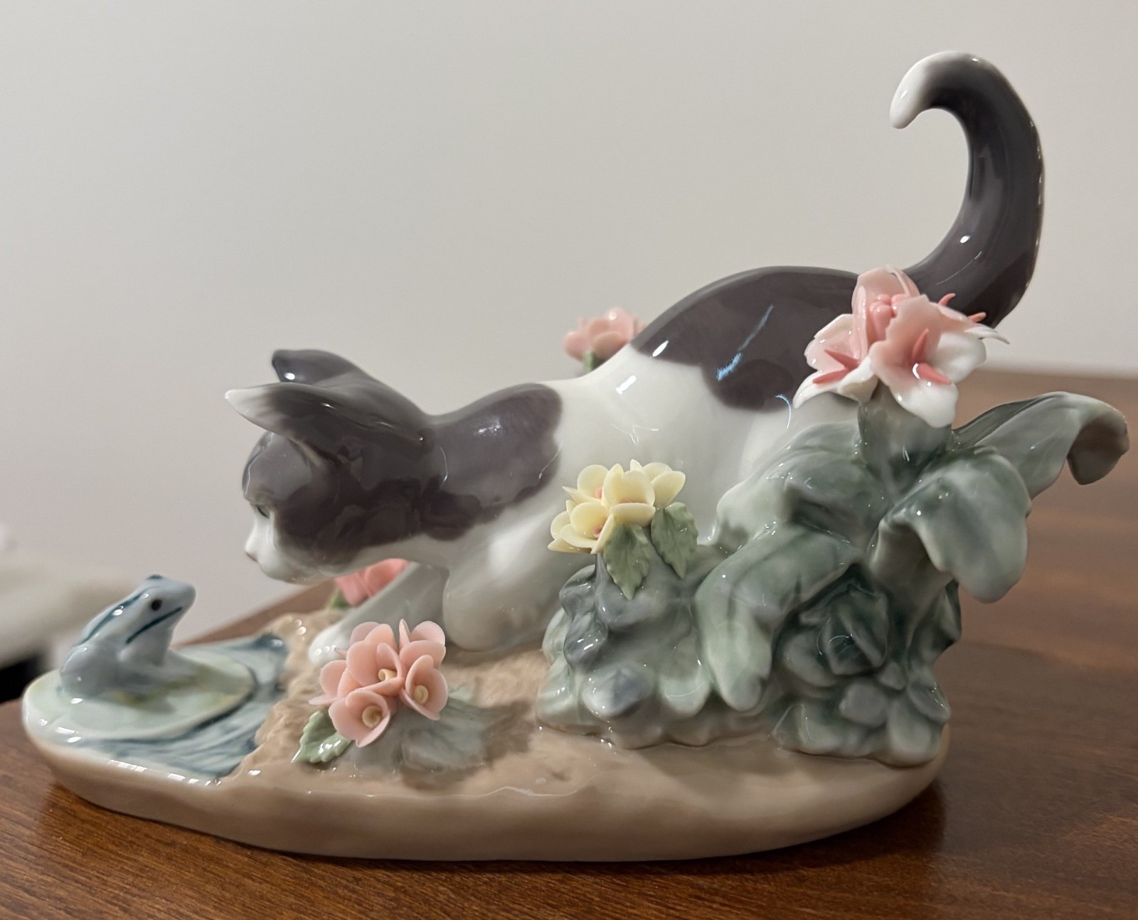 Signed Lladro Spain # 1442 Kitty Confrontation Porcelain Playful Cat & Frog 1983
