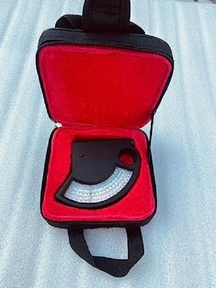 Haga Altimeter with bag the altimeter’s position and the top of the tree Haga Altimeter with bag the altimeter’s position and the top of the tree
