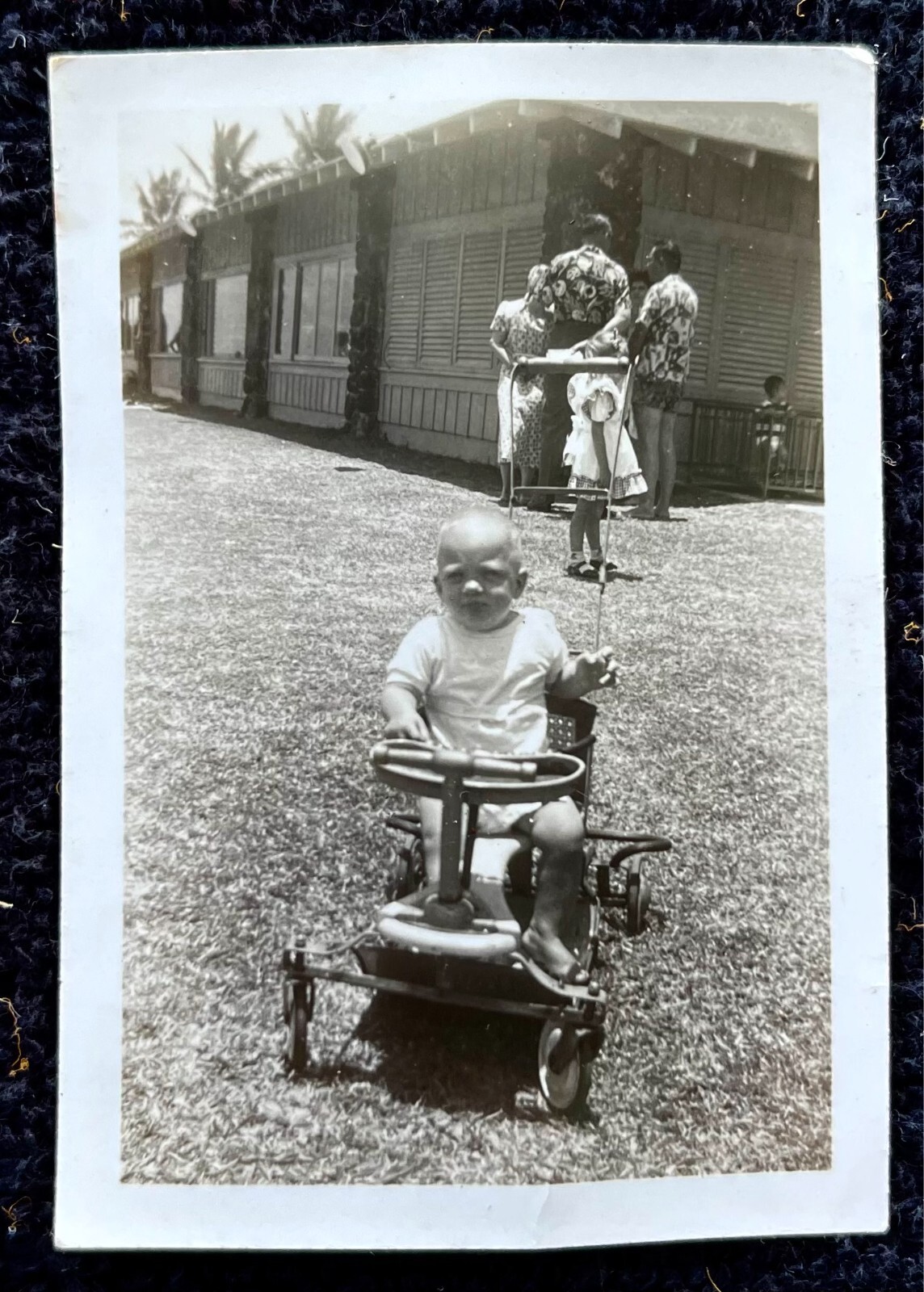 TODDLER in VINTAGE STROLLER in Hawaii 1940s PHOTOGRAPH Men in ALOHA SHIRTS