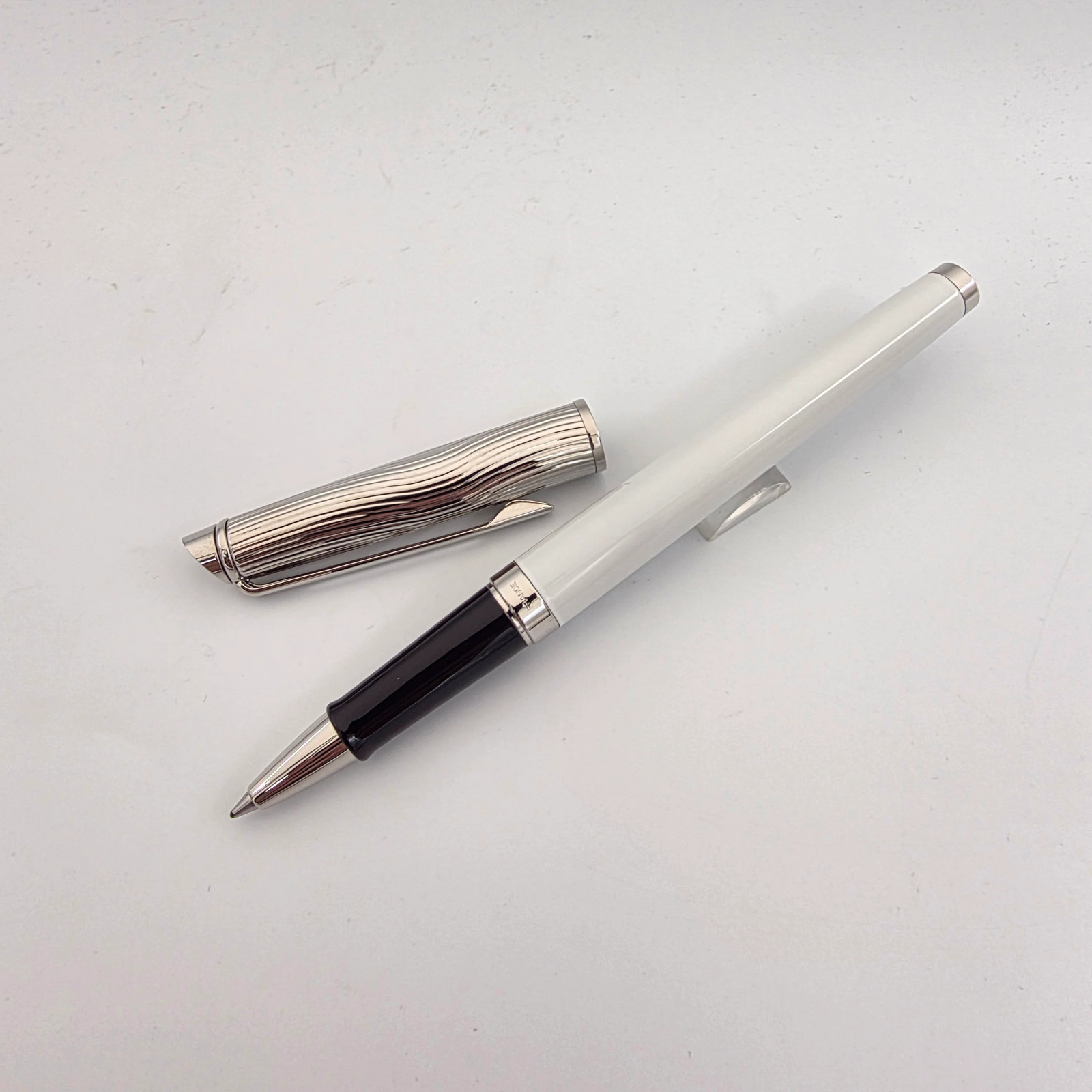 Waterman Hemisphere Deluxe White Wave Medium Roller Ball Pen (S0921290) Waterman Hemisphere Deluxe White Wave Medium Roller Ball Pen (S0921290)