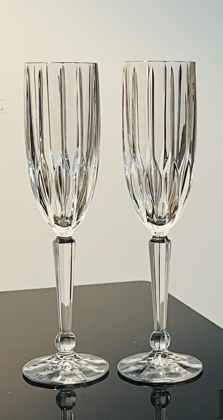 Set Of 2 Mikasa Lexington Avenue Champagne Flutes 9 1/2” H Set Of 2 Mikasa Lexington Avenue Champagne Flutes 9 1/2” H