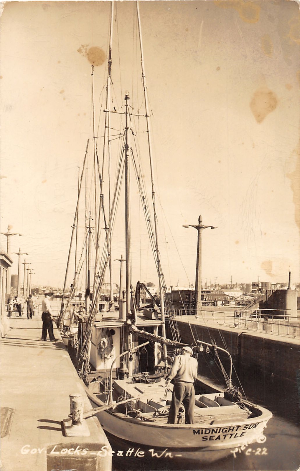J68/ Seattle Washington RPPC Postcard c1940s Boats Gov't Locks 129 J68/ Seattle Washington RPPC Postcard c1940s Boats Gov't Locks 129