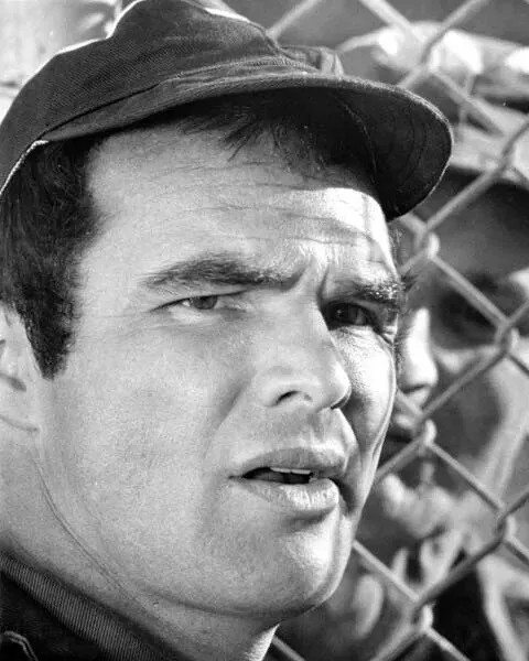 Burt Reynolds In Baseball Cap By Fence 1974 The Longest Yard 4x6 PHOTO PRINT Burt Reynolds In Baseball Cap By Fence 1974 The Longest Yard 4x6 PHOTO PRINT