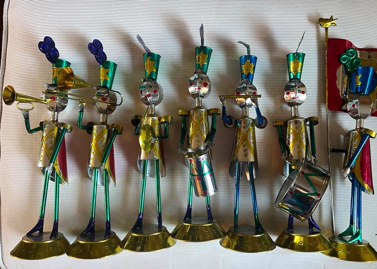 Vintage Mexican Tin Marching Band Soldiers Folk Art 7pc Hojalata Toy Musicians