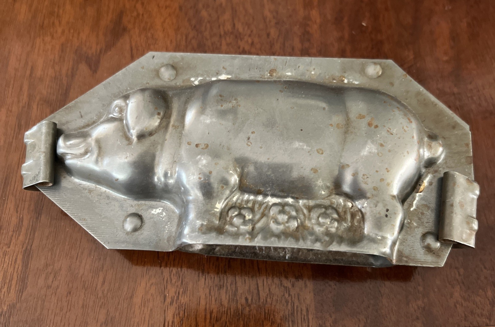 VINTAGE ANTIQUE PIG CHOCOLATE MOLD / MOLDED STEEL 6 3/4\ VINTAGE ANTIQUE PIG CHOCOLATE MOLD / MOLDED STEEL 6 3/4\