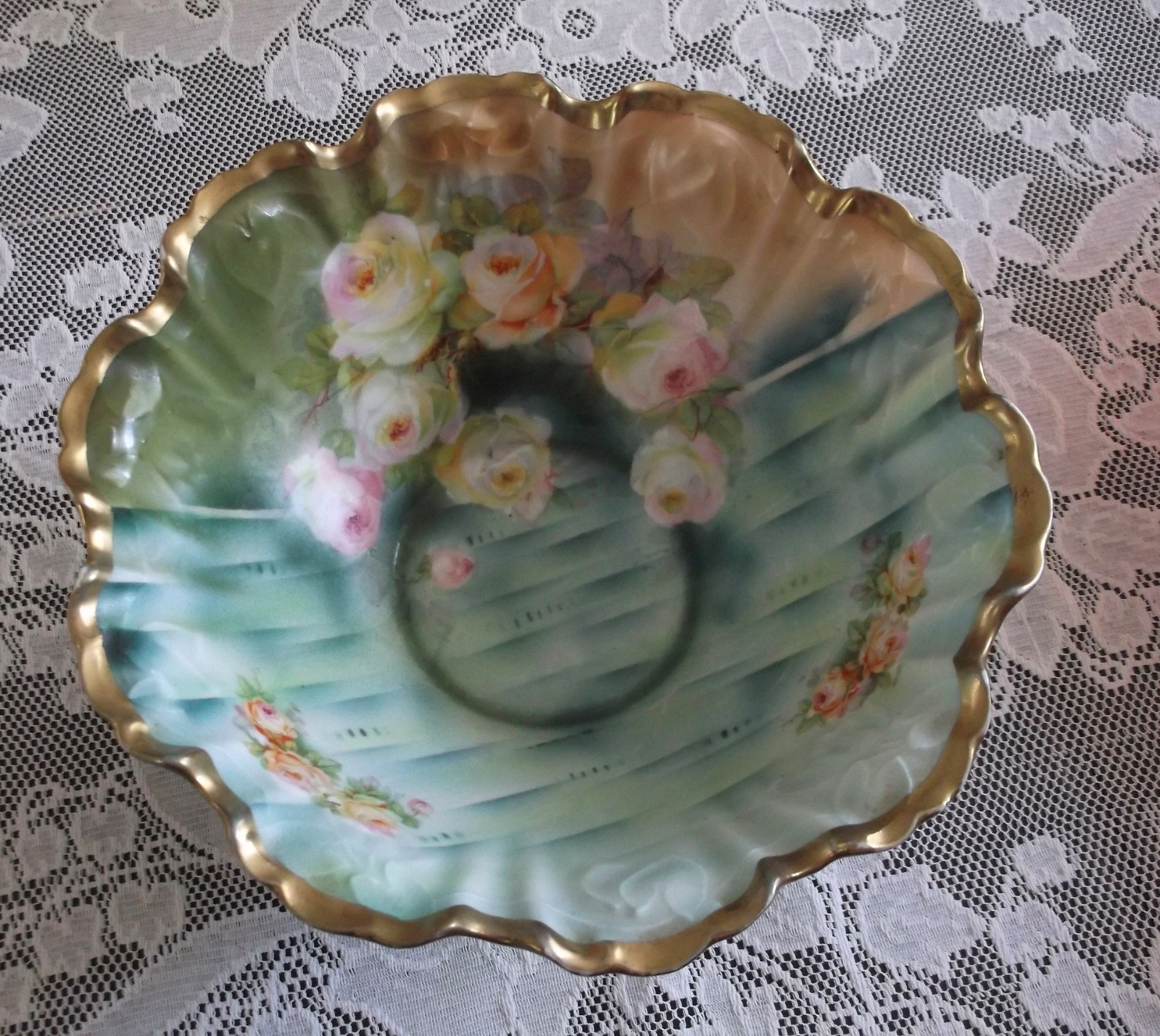 ANTIQUE HERMANN OHME SILESIA PEDESTAL BOWL with ROSES & GOLD TRIM ANTIQUE HERMANN OHME SILESIA PEDESTAL BOWL with ROSES & GOLD TRIM