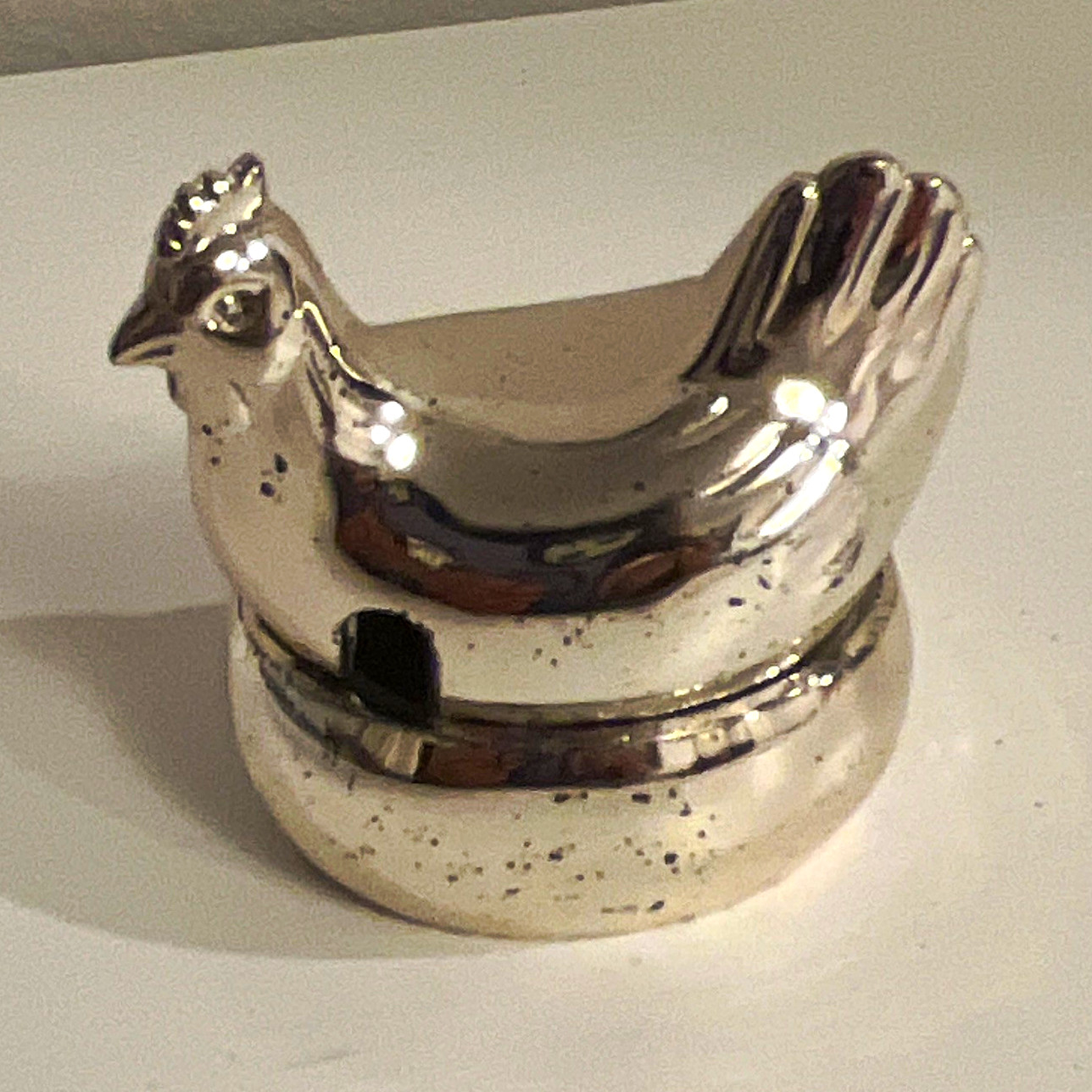 VTG Silver Plated Hen on Nest Open Salt Cellar Dish, Sitting on Speckled Base VTG Silver Plated Hen on Nest Open Salt Cellar Dish, Sitting on Speckled Base