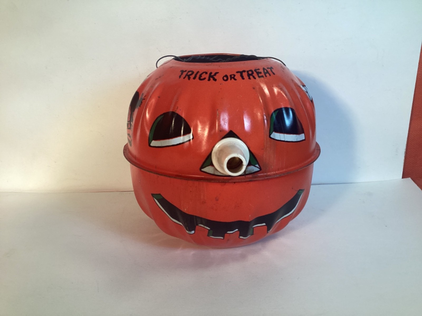 VINTAGE HALLOWEEN U S METAL TOY TIN PAIL JOL NOISEMAKER 3 IMAGE BACK WHISTLE