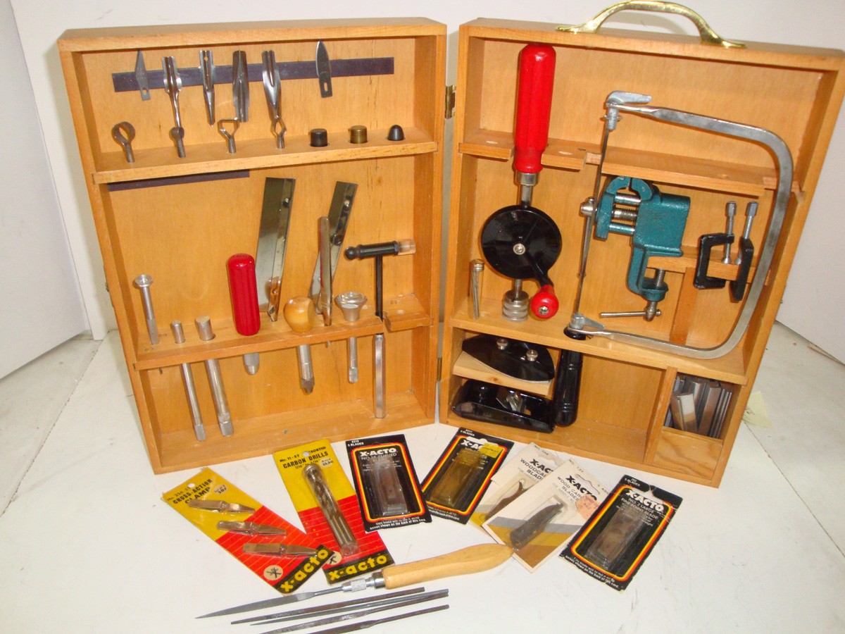VINTAGE 1980s X-ACTO 89 HOBBY TOOLS SUITCASE BOX WITH ASSORTMENT OF TOOLS EXC VINTAGE 1980s X-ACTO 89 HOBBY TOOLS SUITCASE BOX WITH ASSORTMENT OF TOOLS EXC