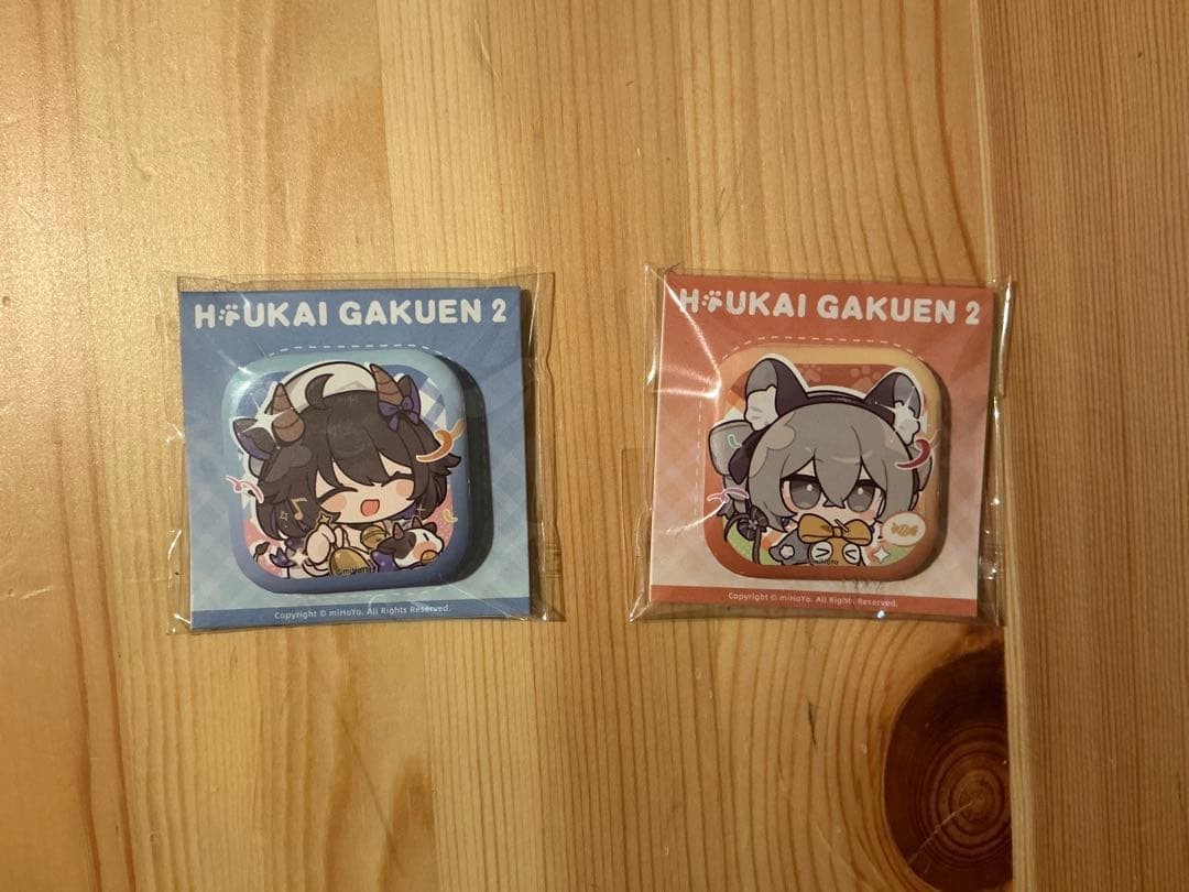 Guns GirlZ Can Badge 2-Piece Set