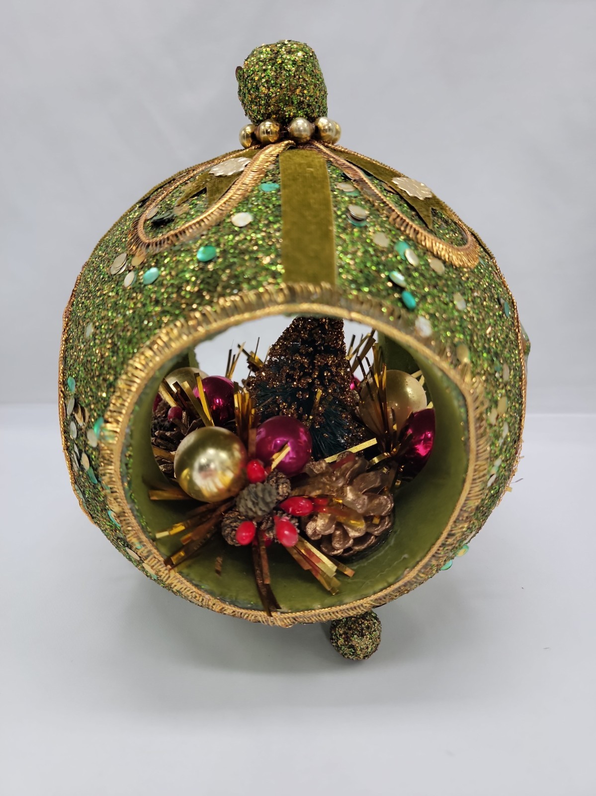 Vintage Green Glitter Diorama Footed Christmas Ball Decor 7.5x5.5 Vintage Green Glitter Diorama Footed Christmas Ball Decor 7.5x5.5