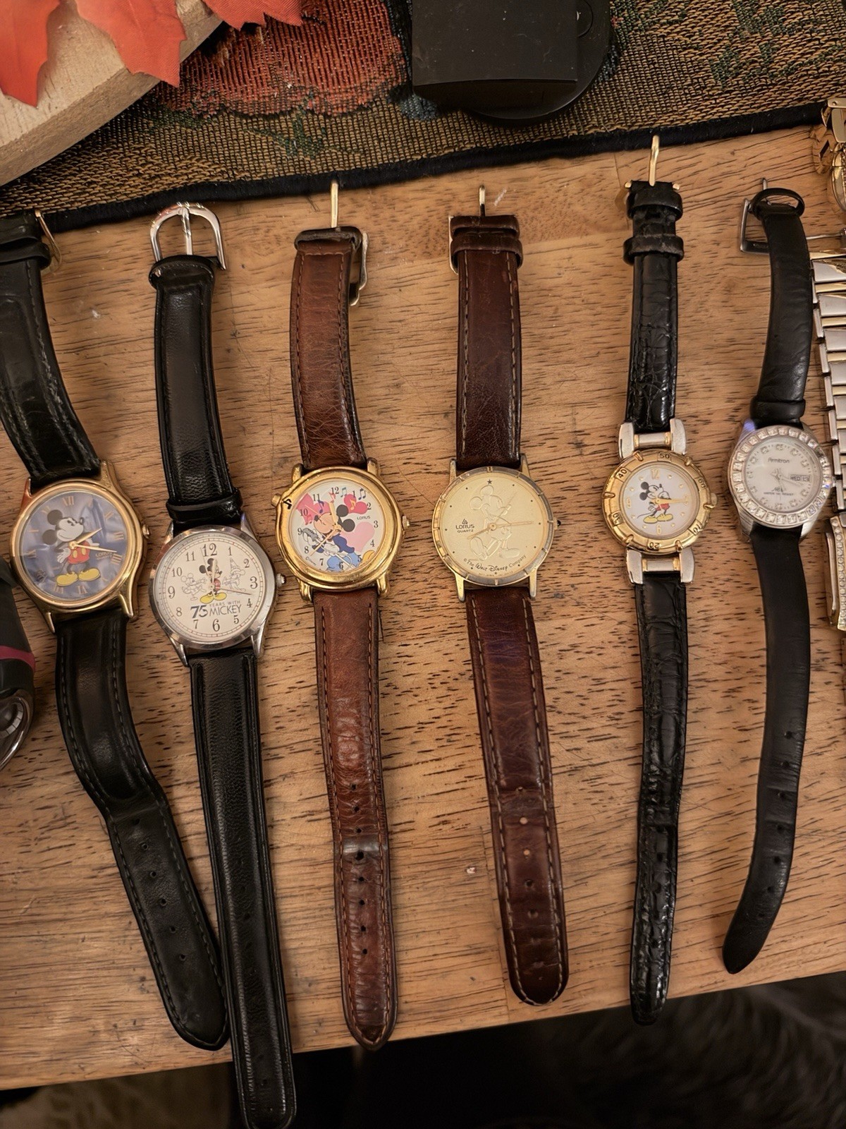 Lot of 6 Vintage Disney Mickey Mouse Watches Lot of 6 Vintage Disney Mickey Mouse Watches