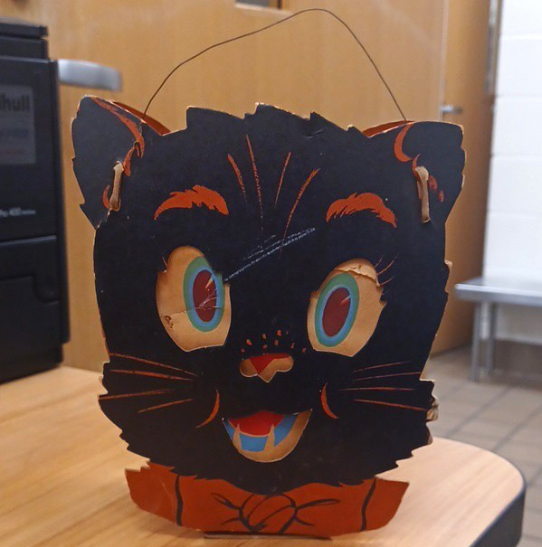 Vintage Halloween Paper Lantern Cat Face Shape, Black & Orange, 1 Count.
