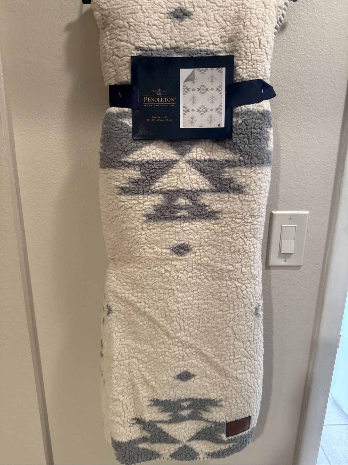 Pendleton Throw New With Pendleton Hanger
