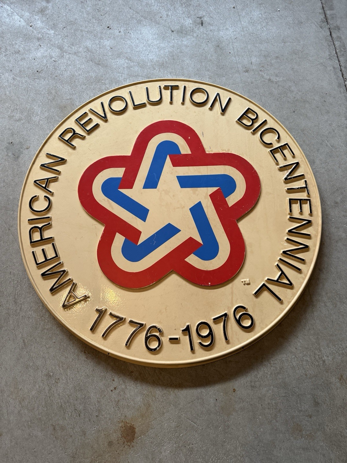 RARE AMERICAN REVOLUTION BICENTENNIAL 1776-1976 MOLDED WALL SIGN 36' x 36 RARE AMERICAN REVOLUTION BICENTENNIAL 1776-1976 MOLDED WALL SIGN 36' x 36