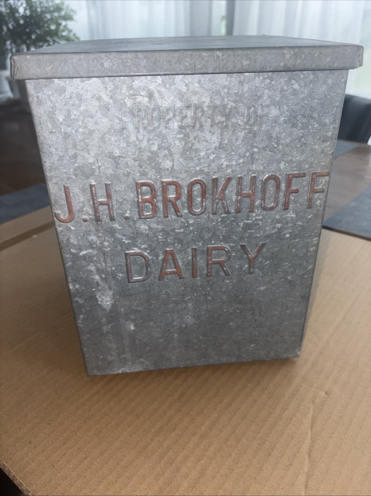 VTG J.H. Brokhoff Dairy Red Embossed Galvanized Porch Milk Box Pottsville PA VTG J.H. Brokhoff Dairy Red Embossed Galvanized Porch Milk Box Pottsville PA