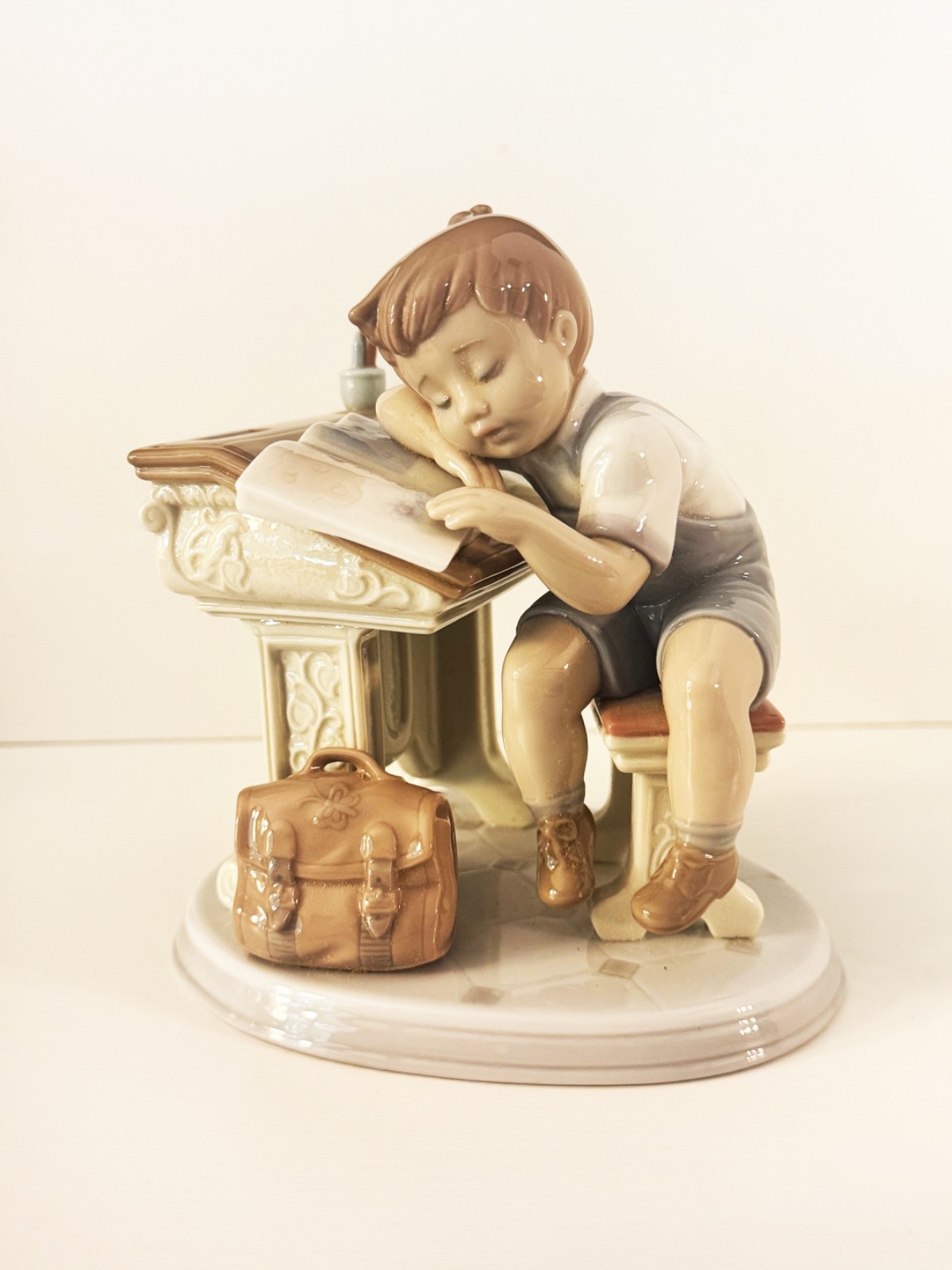 Vintage Lladro Figurine #6801 Dormido en Clase with Box