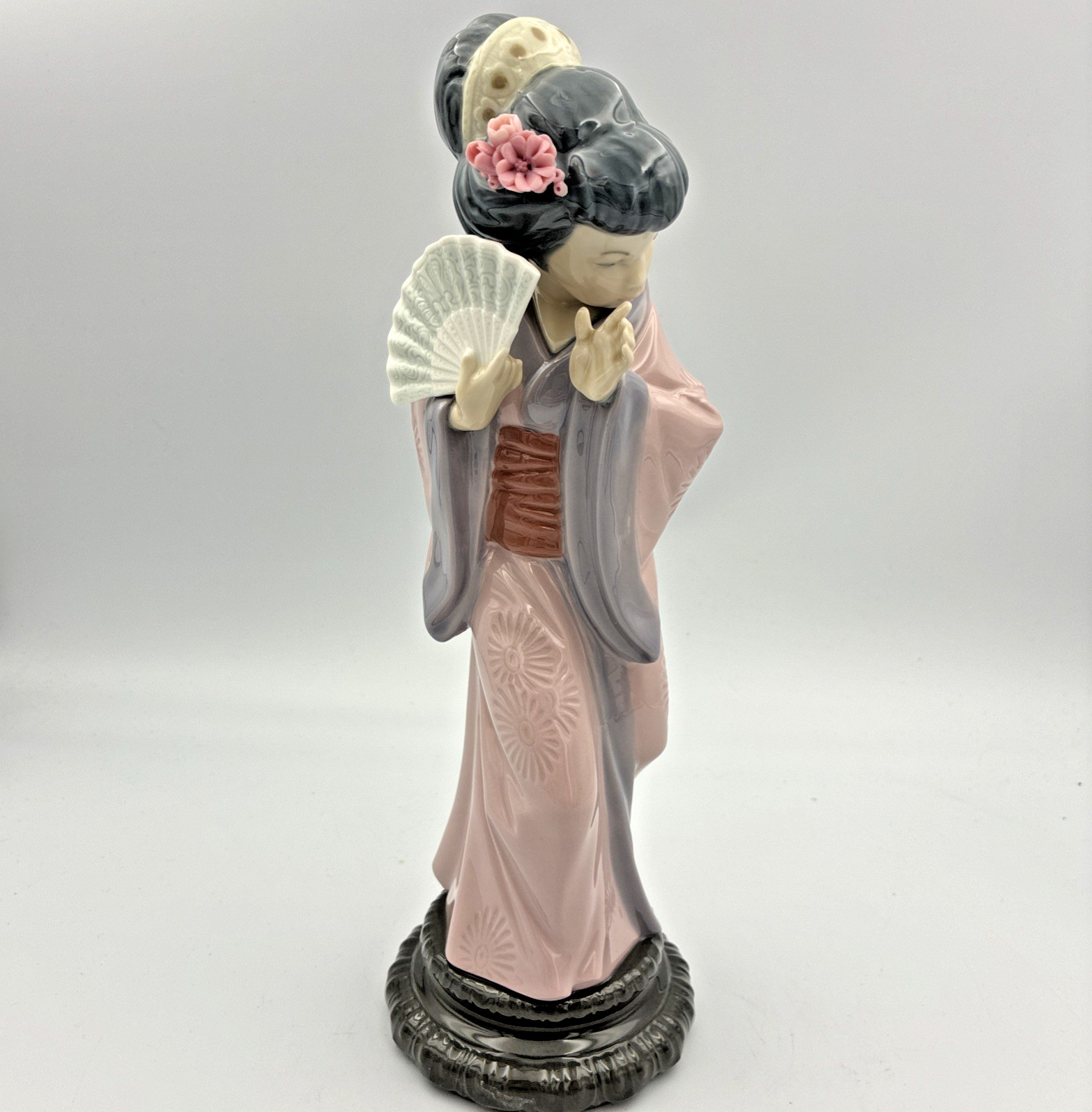 Lladro 4990 Chrysanthemum Timid Japanese Geisha Porcelain Figurine Fan Retired