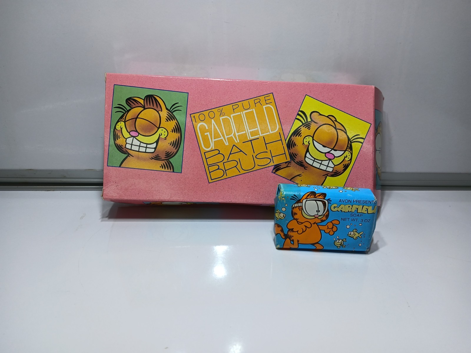 Garfield Bath Brush And 2 Soap Bars Vintage 1978 Garfield Bath Brush And 2 Soap Bars Vintage 1978