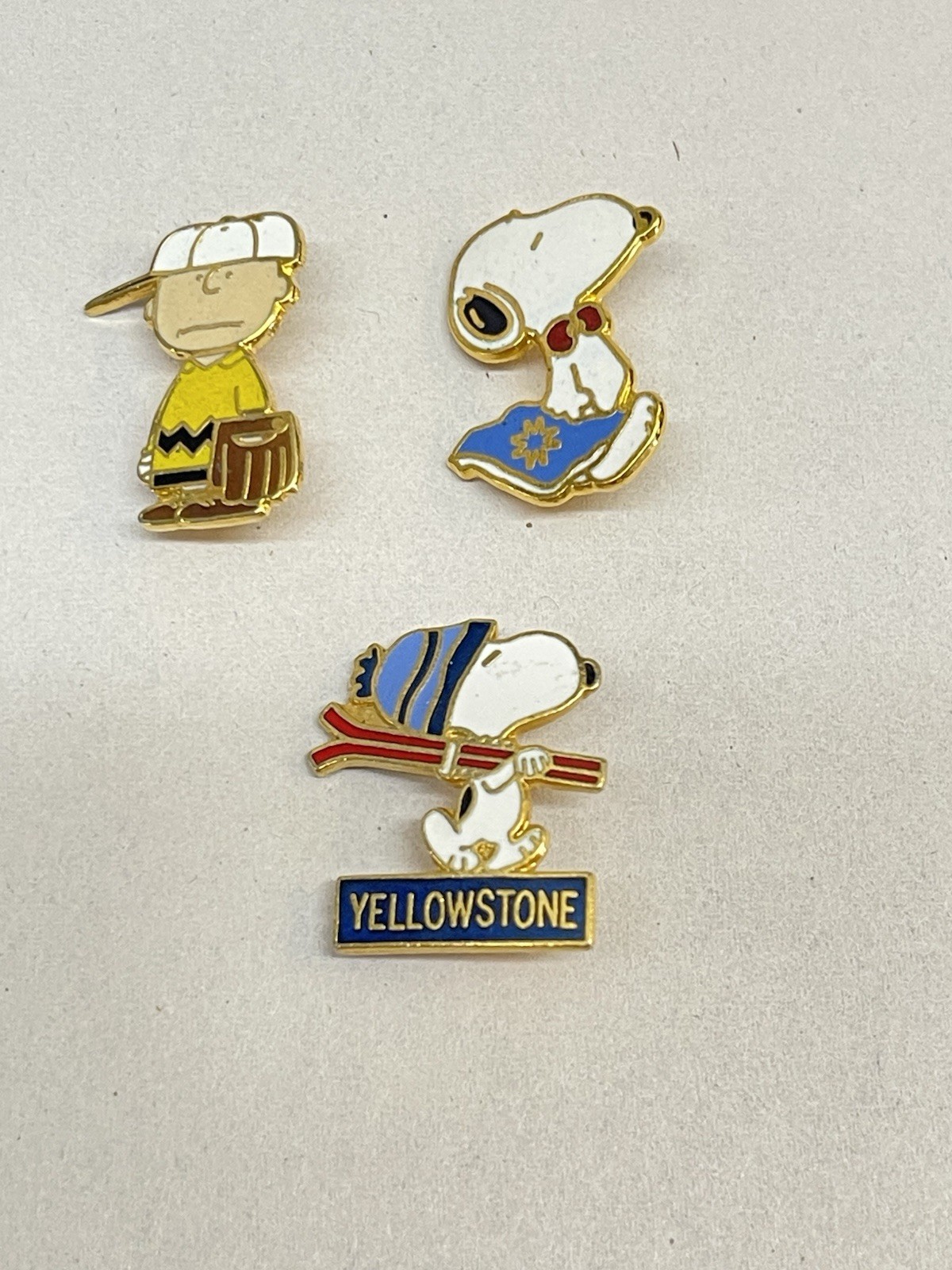 Vintage Snoopy Charlie Brown Peanuts Pins Lot Of 3 Yellowstone Metlife Sports