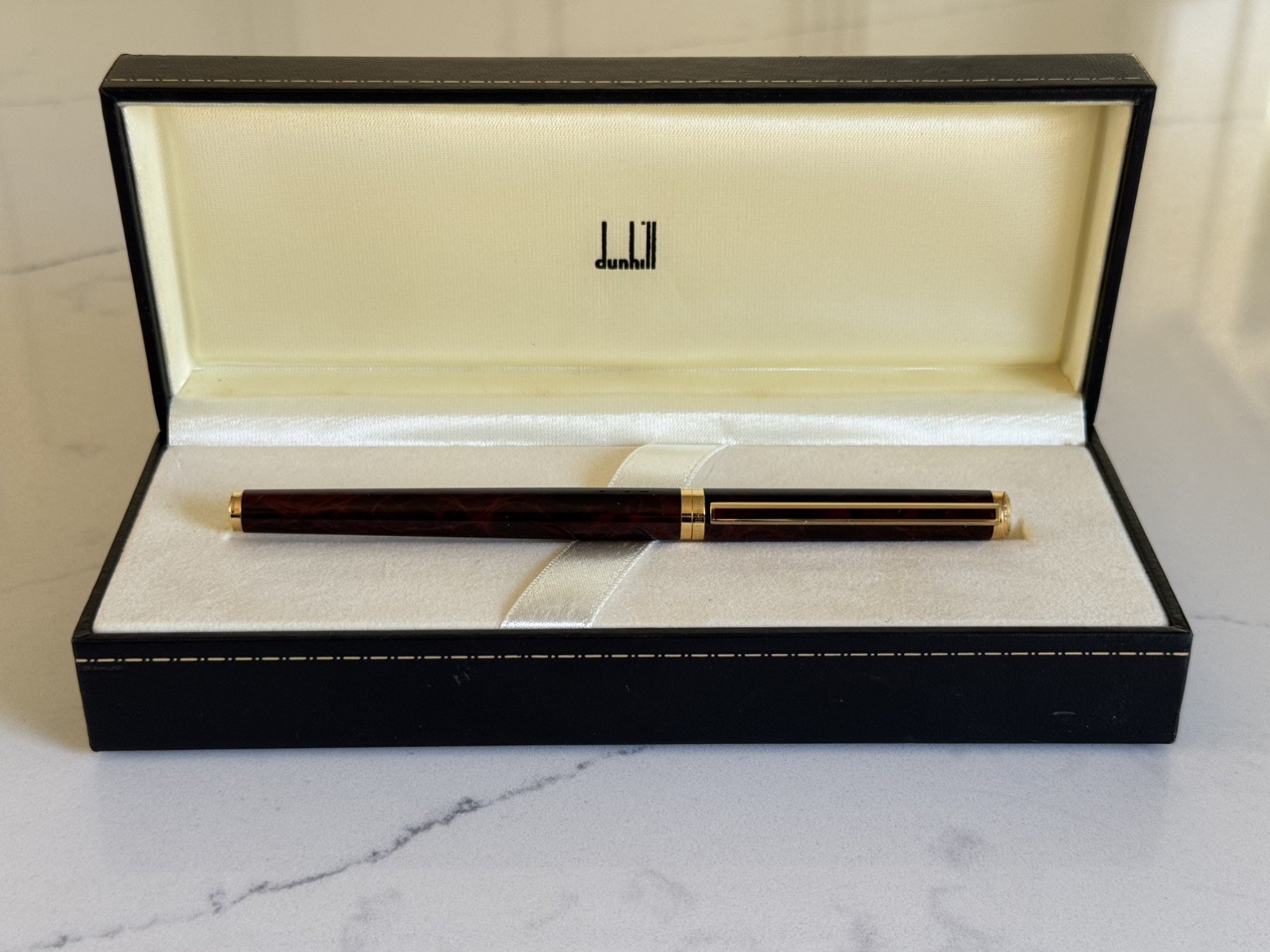 Rare Dunhill Fountain Pen. Marble Brn Laquer. 14K M nib. Swiss Made. New in Box. Rare Dunhill Fountain Pen. Marble Brn Laquer. 14K M nib. Swiss Made. New in Box.
