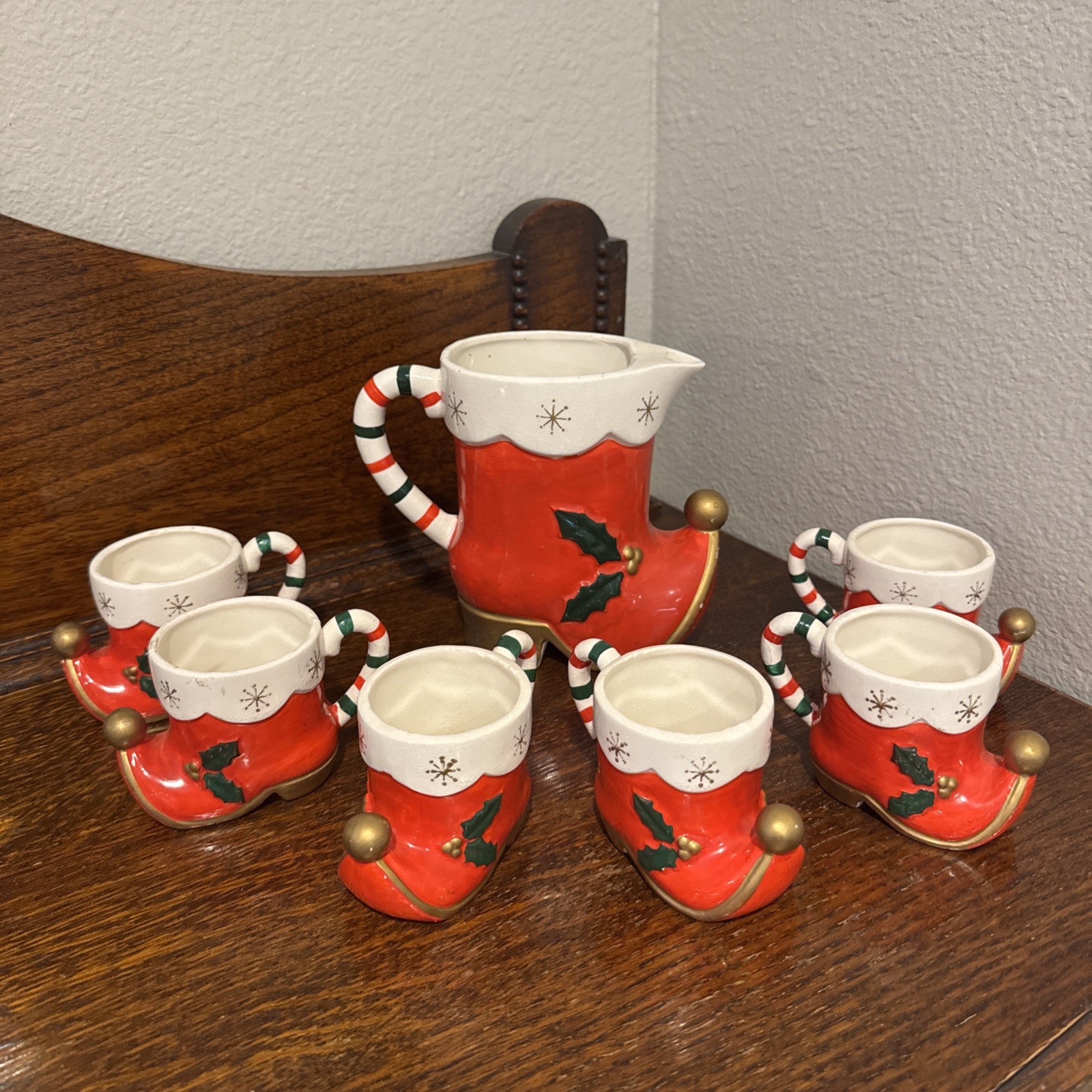 Vintage Napco Tom & Jerry Christmas Elf Boot Pitcher w 6 Mugs Complete Set X5503 Vintage Napco Tom & Jerry Christmas Elf Boot Pitcher w 6 Mugs Complete Set X5503