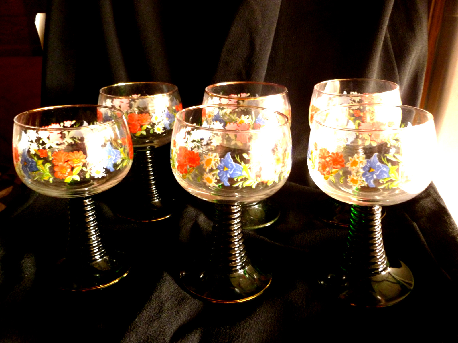 6 x Vintage Large Green Stem Beehive Wine / Hock Glasses 140mm tall.