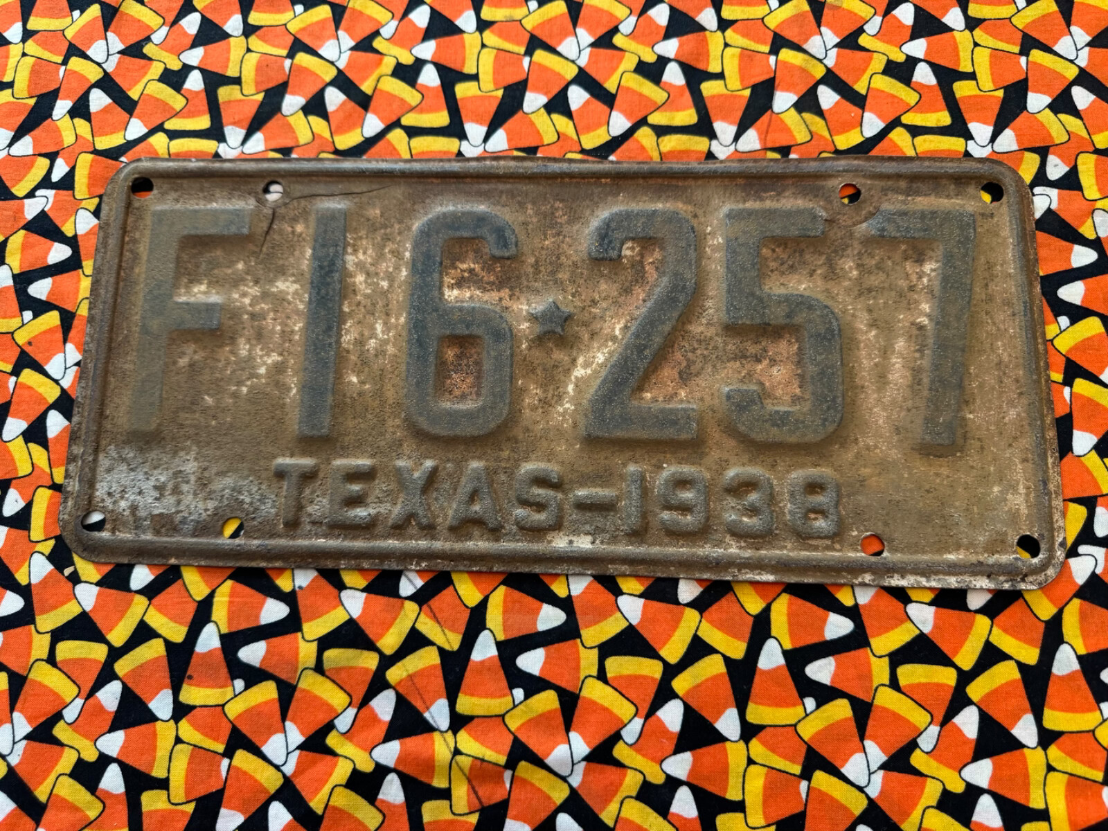 1938 TEXAS PASSENGER LICENSE PLATE SINGLE F16257 1938 TEXAS PASSENGER LICENSE PLATE SINGLE F16257