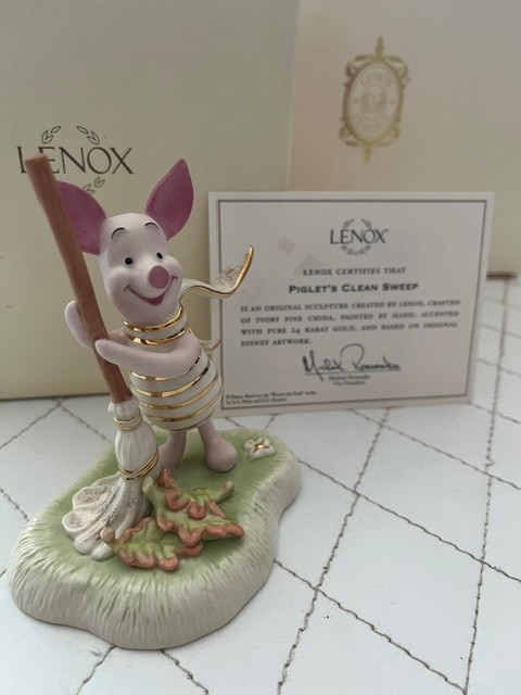 Lenox Walt Disney Showcase Piglet’s Clean Sweep Figurine Winnie The Pooh NEW COA Lenox Walt Disney Showcase Piglet’s Clean Sweep Figurine Winnie The Pooh NEW COA