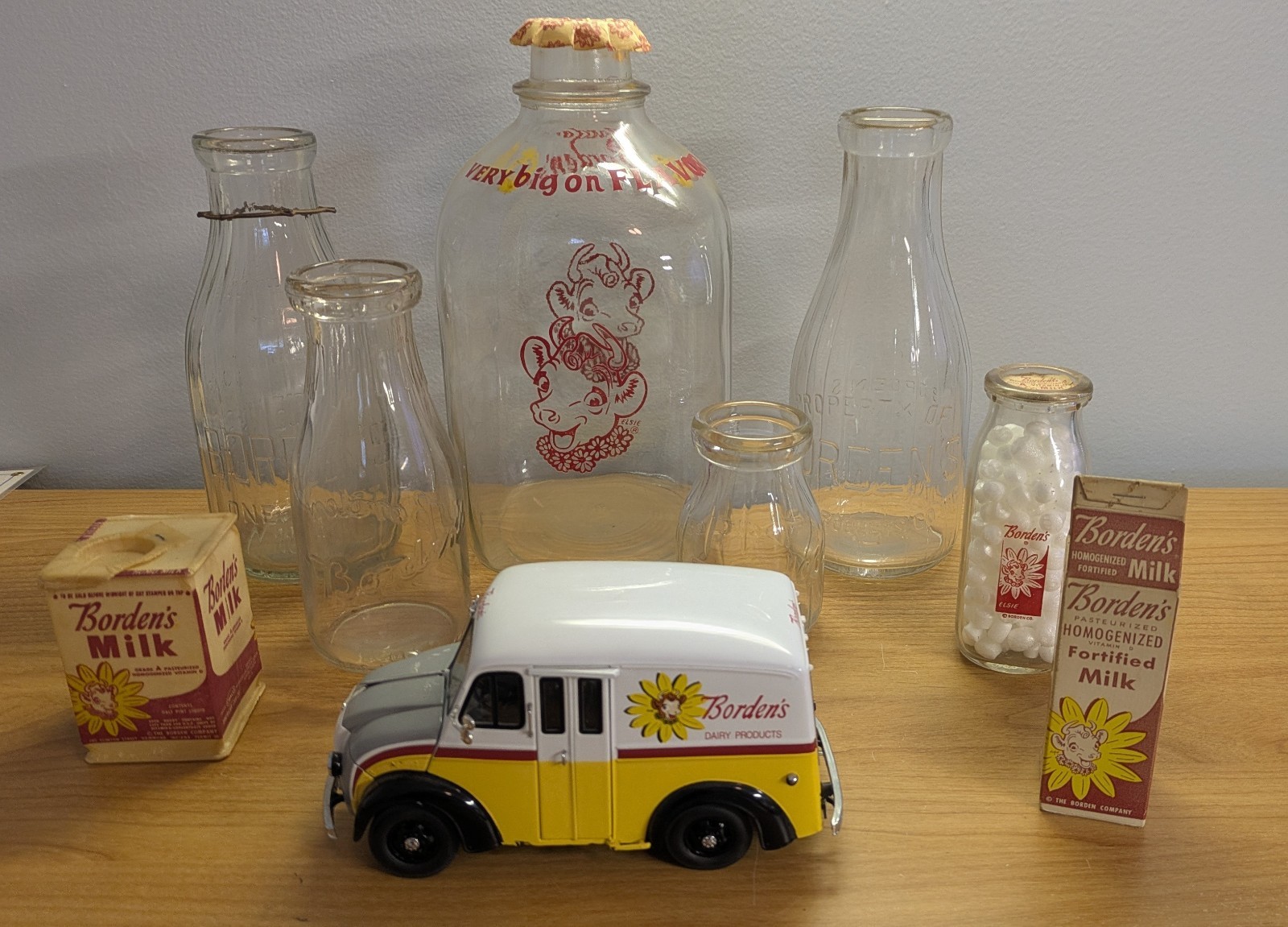Vintage Borden's Dairy Advertising Collection Lot 1929-1969 Glass and Paper Vintage Borden's Dairy Advertising Collection Lot 1929-1969 Glass and Paper