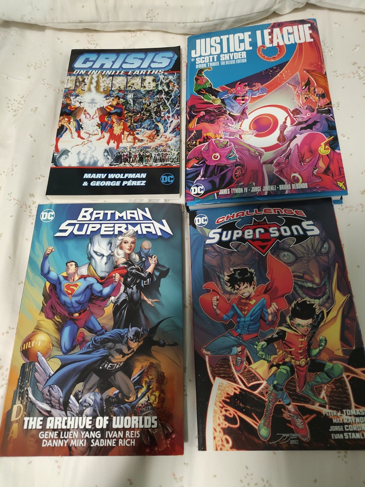 Lot Of 4 DC COMIC Graphic Novels Justice League Crisis Batman Superman Supersons Lot Of 4 DC COMIC Graphic Novels Justice League Crisis Batman Superman Supersons