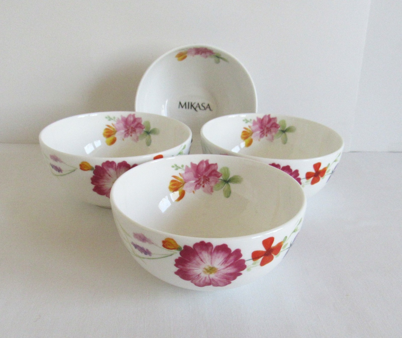 Mikasa Gia Bone China Fruit, Dessert Bowls - Set of 4 - NEW with Stickers