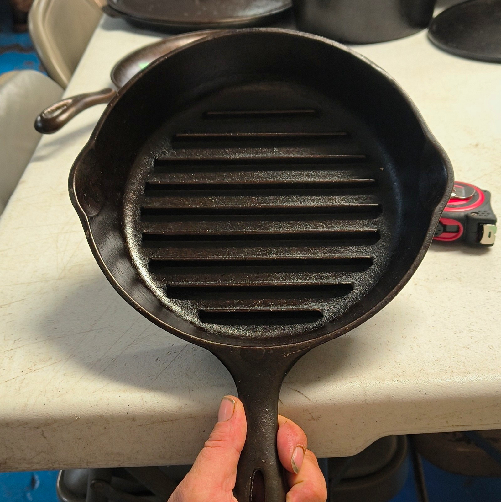 Wagner Ware Sidney O Cast Iron 9in Round Grill Pan Raised Ridges 1940 vintage Wagner Ware Sidney O Cast Iron 9in Round Grill Pan Raised Ridges 1940 vintage