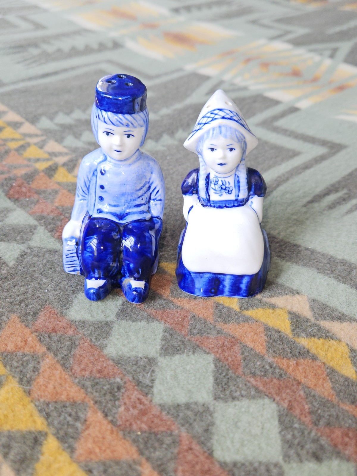 Vintage Delft Blue Dutch Boy & Girl Salt & Pepper Shaker Set 80s Home Classic