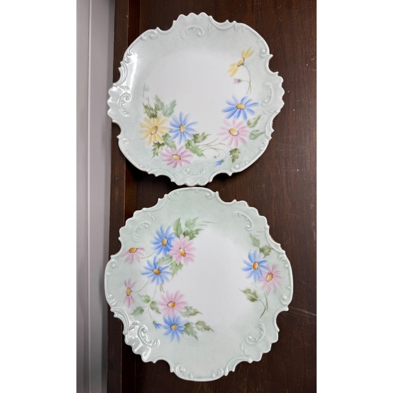 Vintage Hand Painted Porcelain Floral Cabinet Plates Scalloped Gold Trim set Vintage Hand Painted Porcelain Floral Cabinet Plates Scalloped Gold Trim set