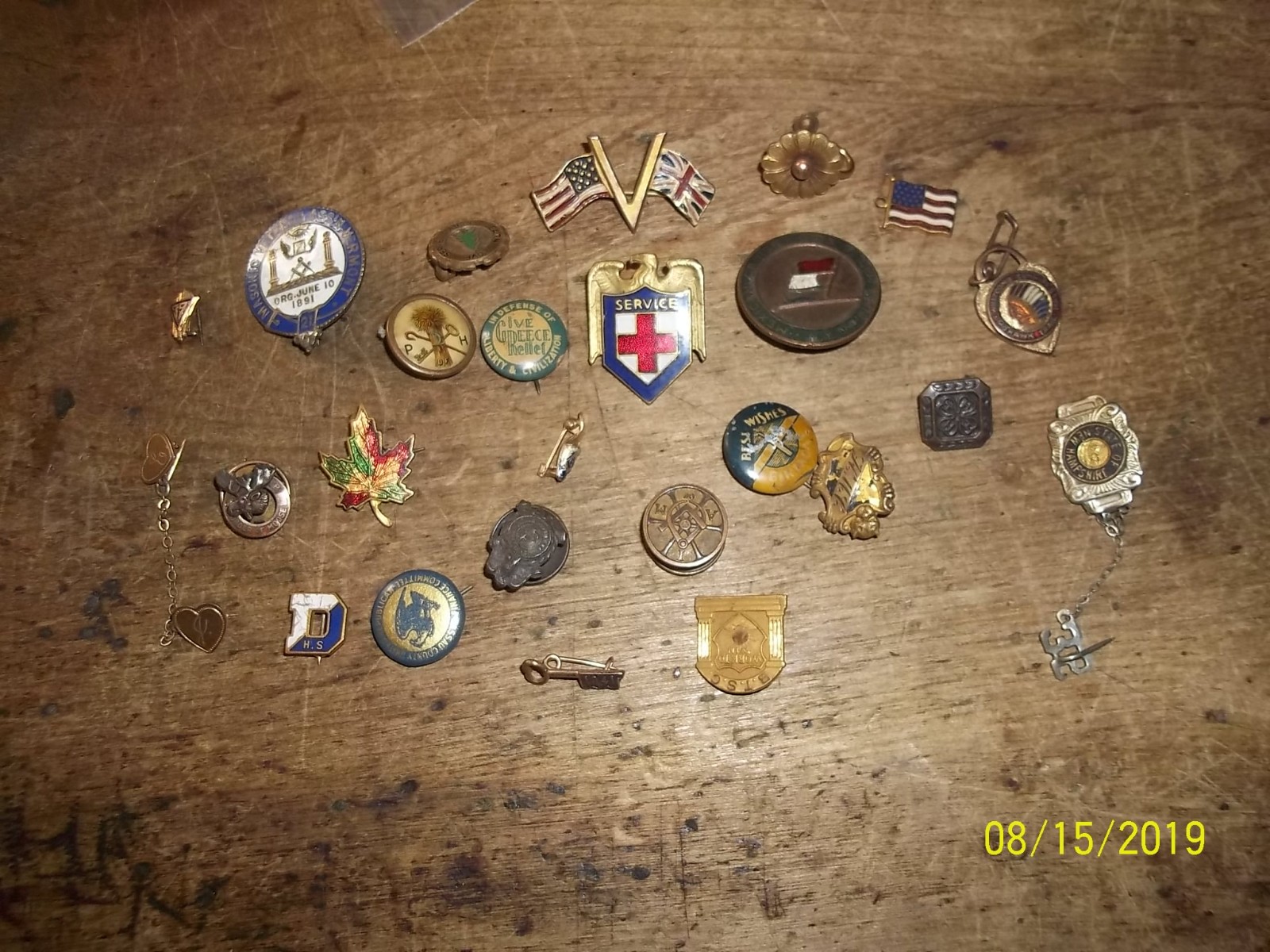 RARE VINTAGE HUGE 25 LOT WORLD WAR II USA UNITED STATES  LAPEL PINS