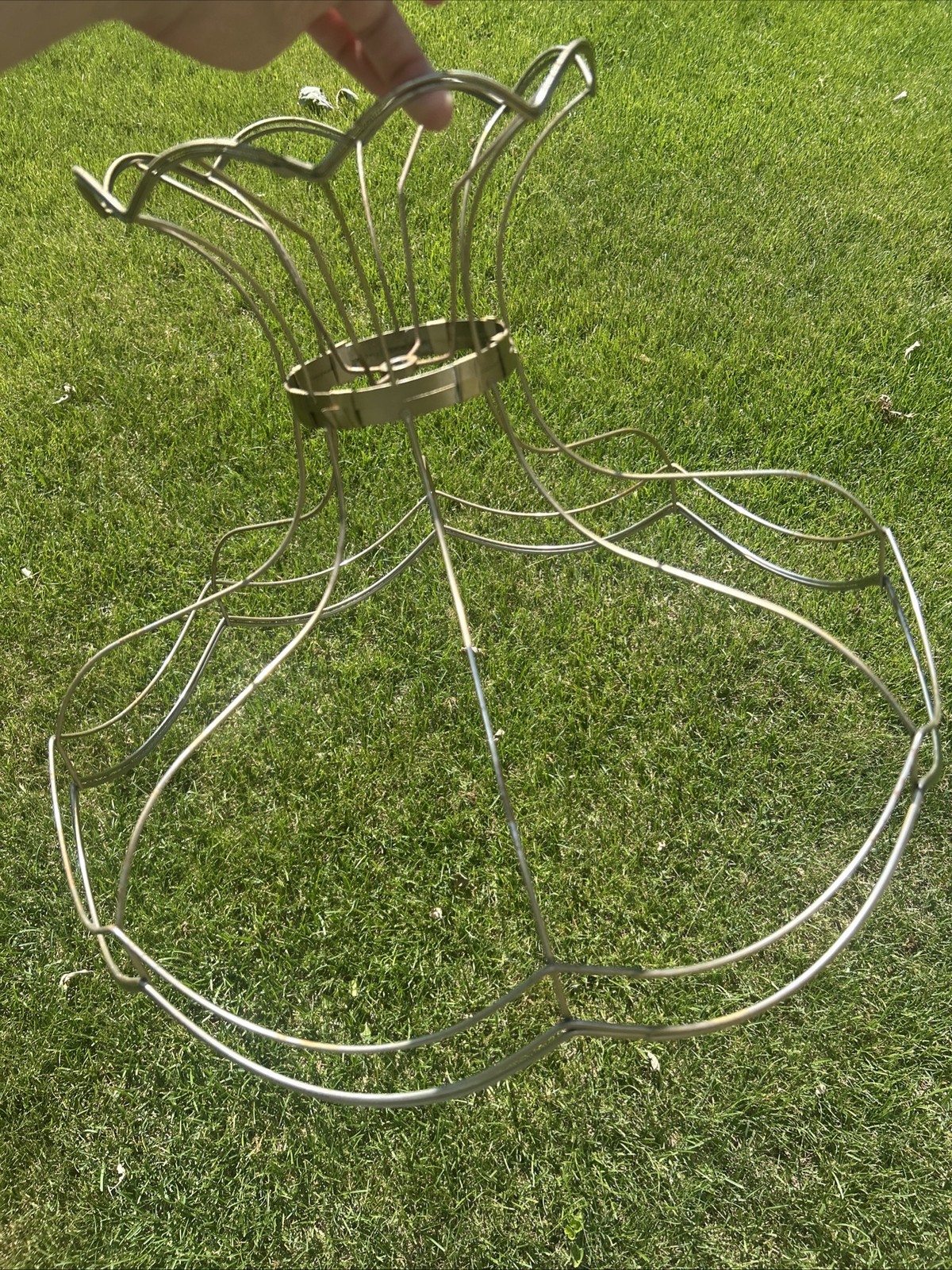 Vtg VICTORIAN X-LARGE SCALLOPED WIRE LAMP SHADE FRAME 15.5”T X 22” BOTTOM DIAM