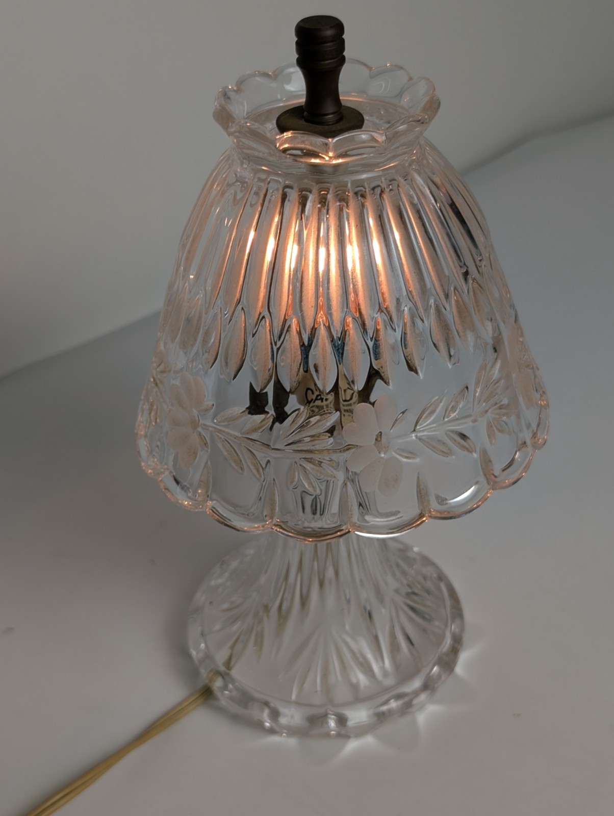 Vintage Pressed Glass Boudoir Lamp Floral Scalloped Shade 9