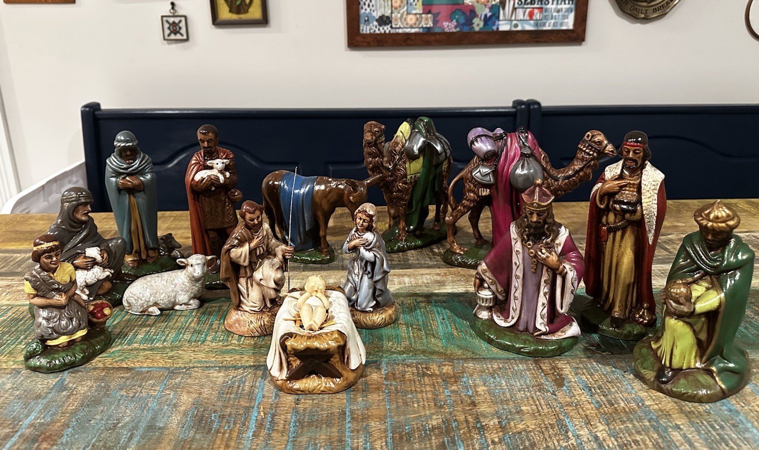 Vtg 1970s Holland Mold 15-Piece Nativity Set w/ Goebel Hummel Baby Jesus 1966