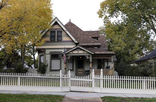Photo:Prescott Arizona Victorian Home 2018 White Picket Fence House