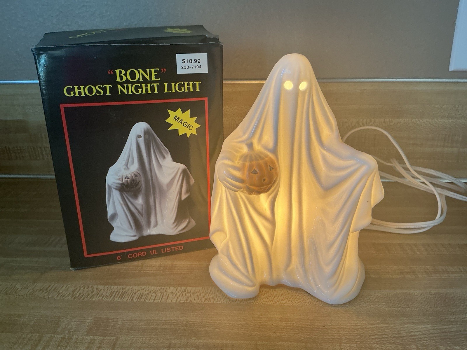 VTG 7.5”  Bone Ghost Pumpkin Ceramic Night Light HALLOWEEN Decor W/ Box
