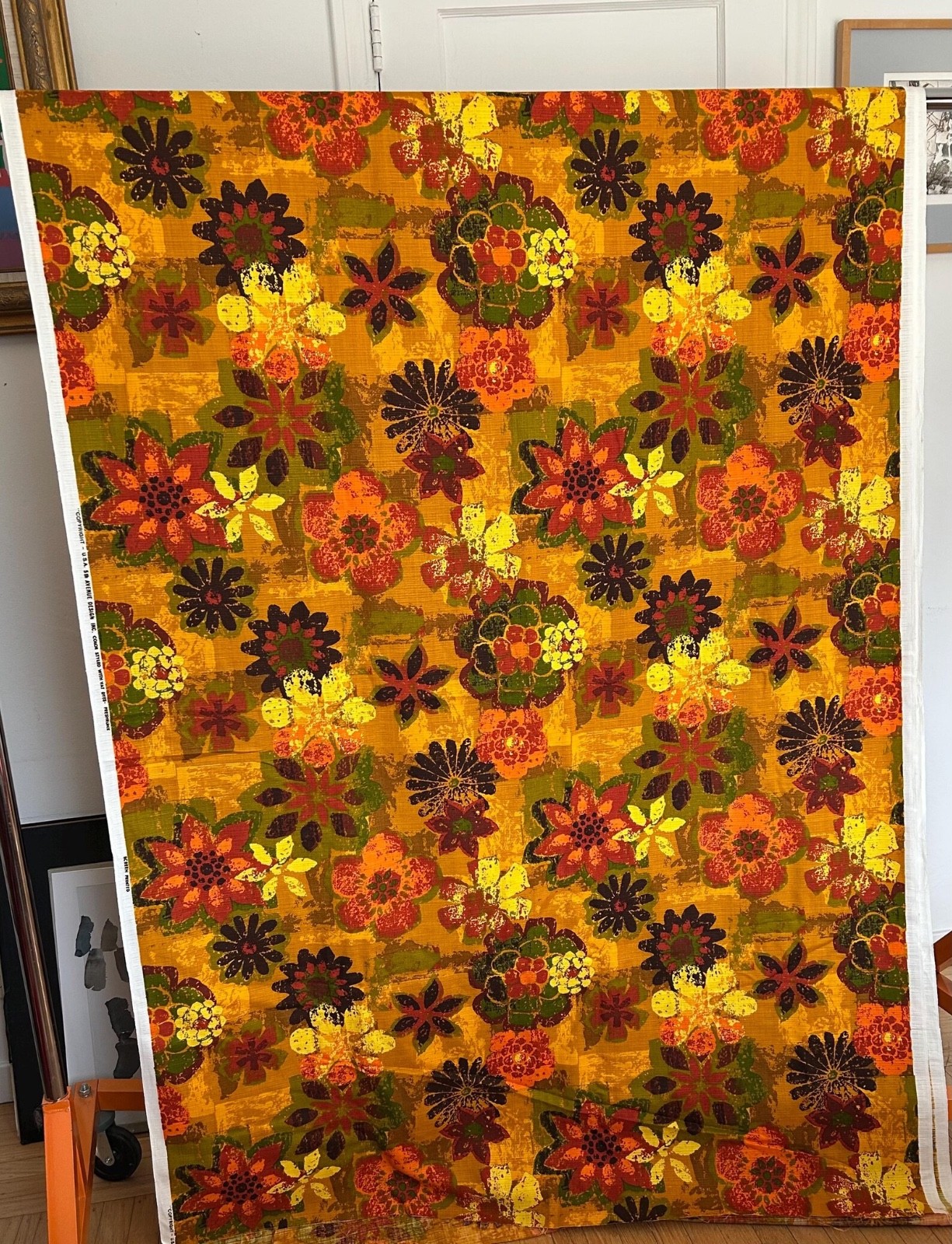 VTG 8 Yds Continuous Deadstock 5th Avenue Design Flower Power Floral Barkcloth