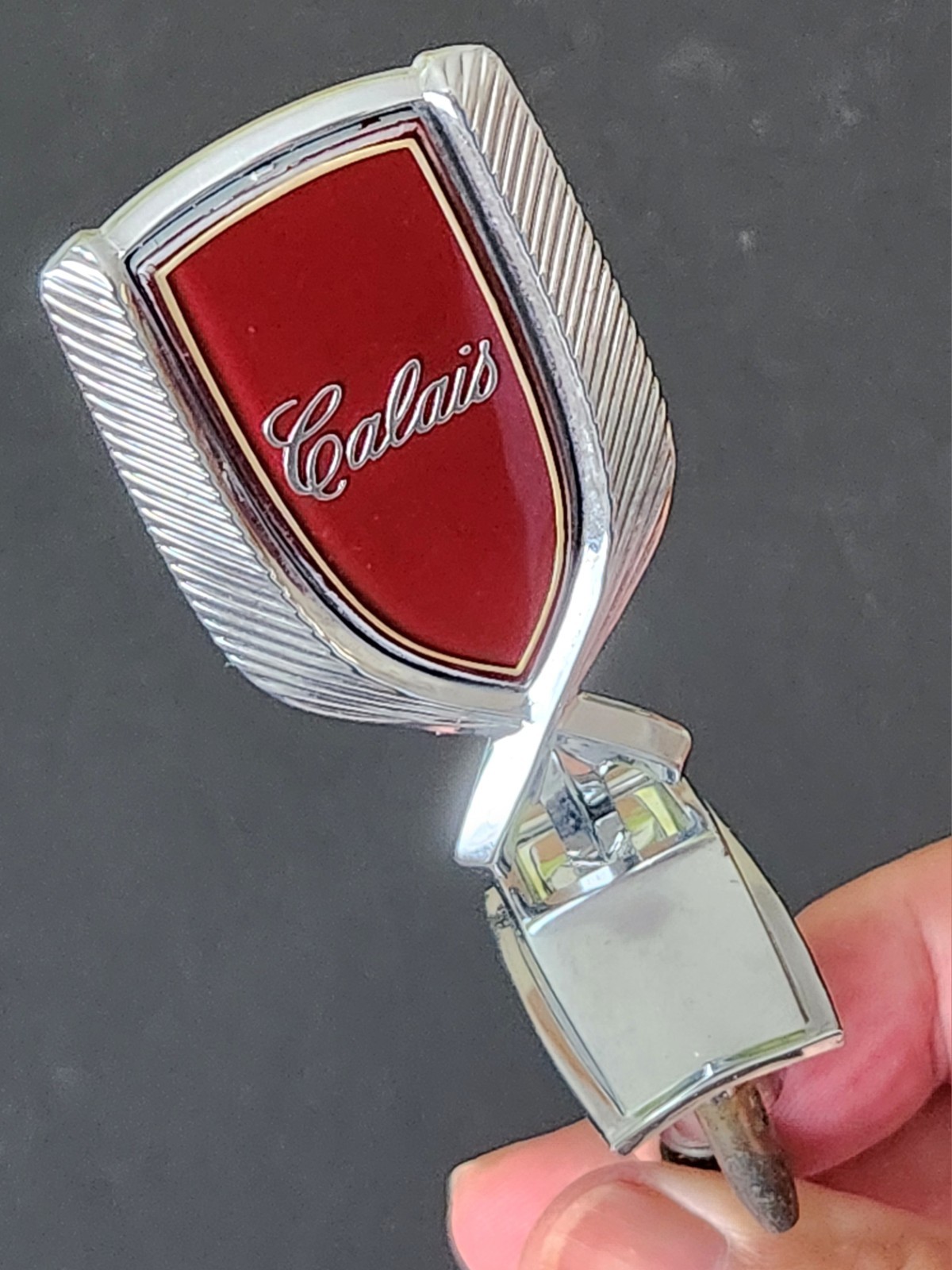 NEW OLD STOCK VINTAGE GENUINE OEM OLDSMOBILE CALAIS HOOD ORNAMENT FLAWLESS