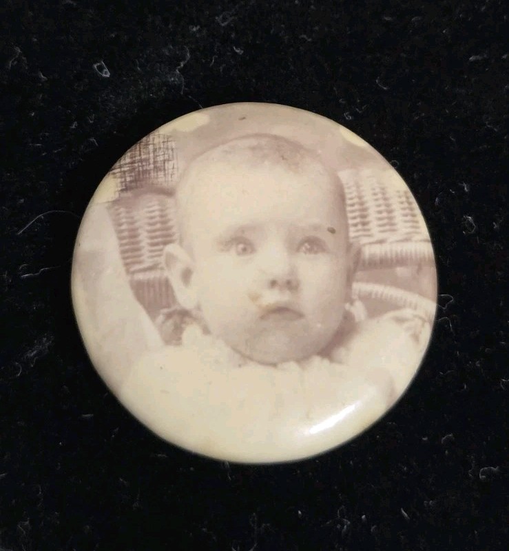 Antique Victorian Celluloid Photo Button Pin Buler\'s Gallery Effingham IL Baby 