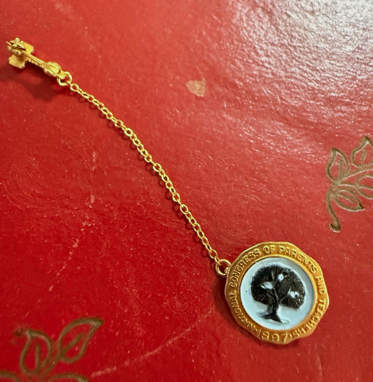 1974 Gold Tone Fraternity & Sorority Pin Badge w/ Chain, Clover Emblem