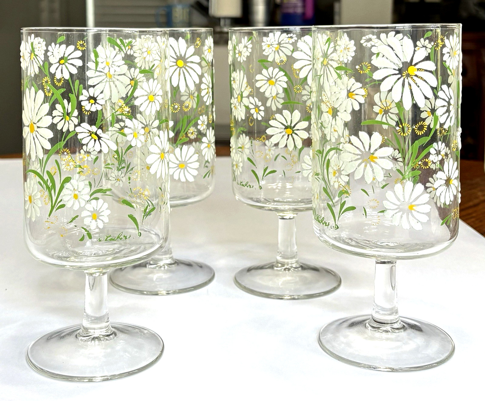 Vintage Culver\'s LTD White Daisy Embossed Footed Cooler Glasses Lot of 4