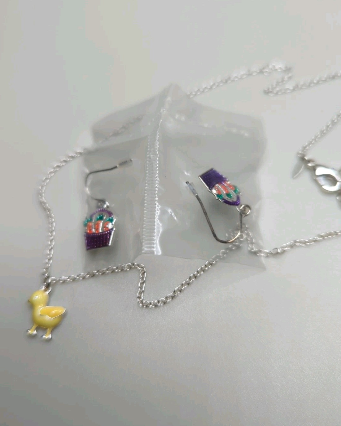 VTG Avon Easter Spring Enamel Basket Earrings & Chick Necklace 20 In\' N I B C98